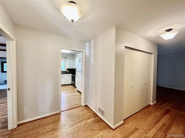 6901 WOODBANK Drive, Bloomfield Charter Township, MI 48301