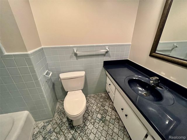 6901 WOODBANK Drive, Bloomfield Charter Township, MI 48301