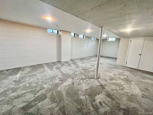 6901 WOODBANK Drive, Bloomfield Charter Township, MI 48301