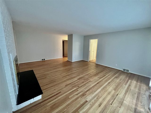 6901 WOODBANK Drive, Bloomfield Charter Township, MI 48301