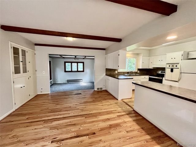 6901 WOODBANK Drive, Bloomfield Charter Township, MI 48301