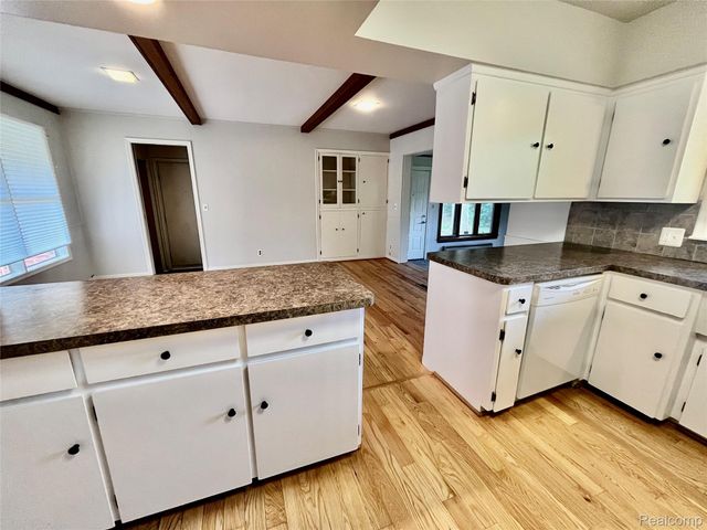 6901 WOODBANK Drive, Bloomfield Charter Township, MI 48301