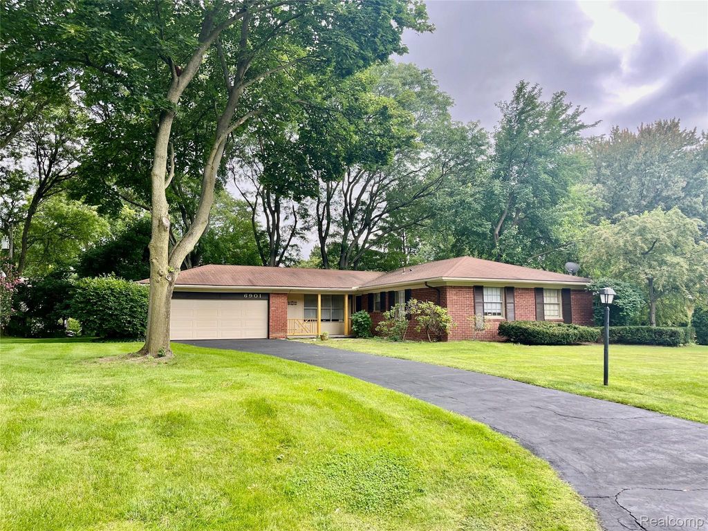 6901 WOODBANK Drive, Bloomfield Charter Township, MI 48301