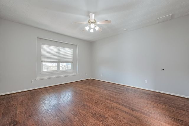 2202 Highland Crossing Drive, Conroe, TX 77304