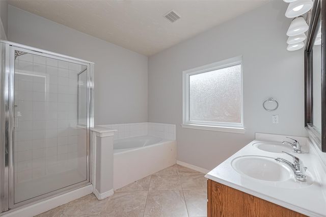 2202 Highland Crossing Drive, Conroe, TX 77304