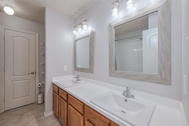 2202 Highland Crossing Drive, Conroe, TX 77304