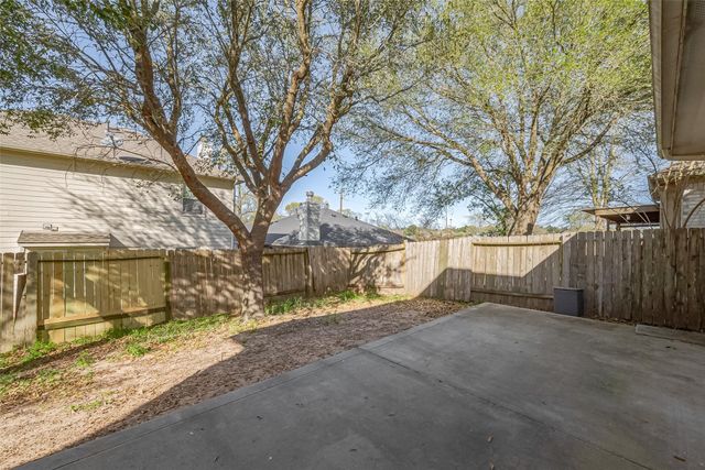 2202 Highland Crossing Drive, Conroe, TX 77304