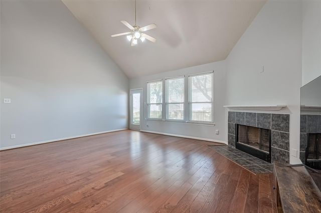 2202 Highland Crossing Drive, Conroe, TX 77304