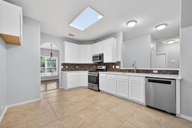 2202 Highland Crossing Drive, Conroe, TX 77304