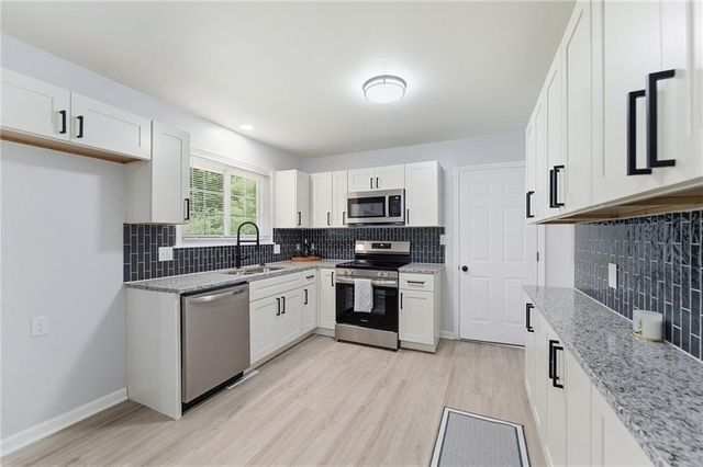7920 ELM Avenue, Raytown, MO 64138