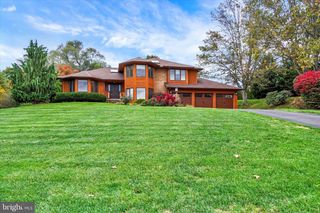 277 PINE VIEW LN, York, PA 17403