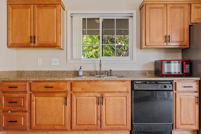 2012 Ridgecrest Dr, Modesto, CA 95351