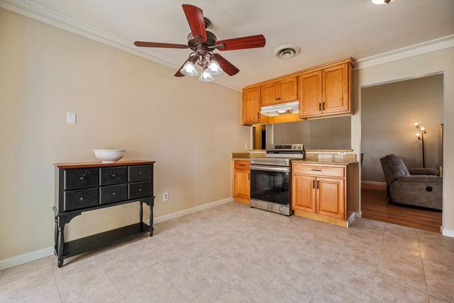 2012 Ridgecrest Dr, Modesto, CA 95351