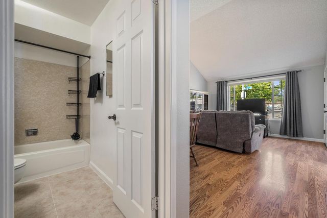 2012 Ridgecrest Dr, Modesto, CA 95351