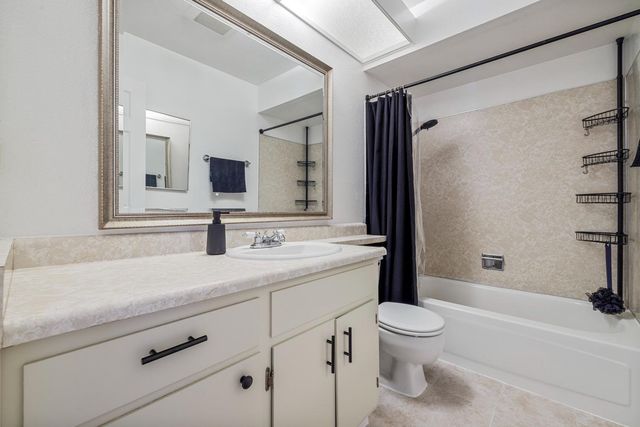 2012 Ridgecrest Dr, Modesto, CA 95351