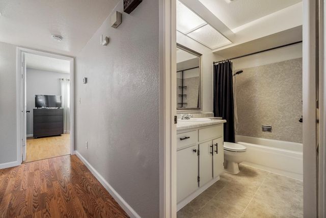 2012 Ridgecrest Dr, Modesto, CA 95351