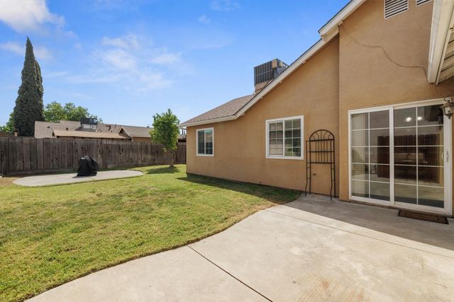 2012 Ridgecrest Dr, Modesto, CA 95351