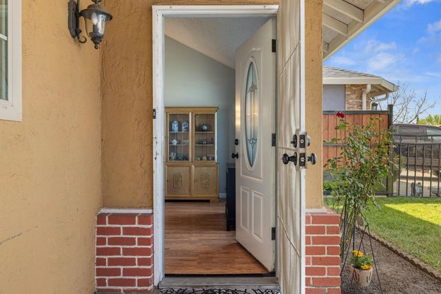 2012 Ridgecrest Dr, Modesto, CA 95351