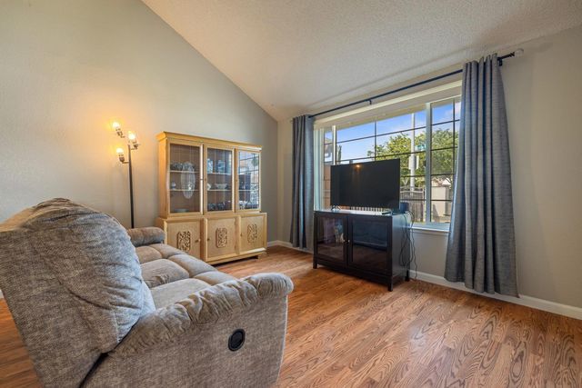 2012 Ridgecrest Dr, Modesto, CA 95351