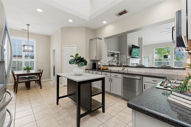 27 Emery Mill Place, The Woodlands, TX 77384