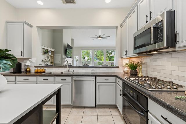 27 Emery Mill Place, The Woodlands, TX 77384