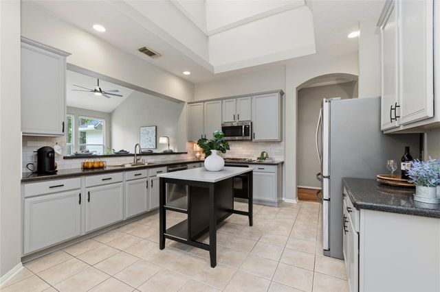 27 Emery Mill Place, The Woodlands, TX 77384