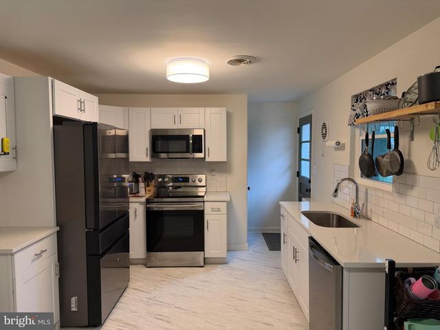 2441 BROOKSIDE LN, York, PA 17402