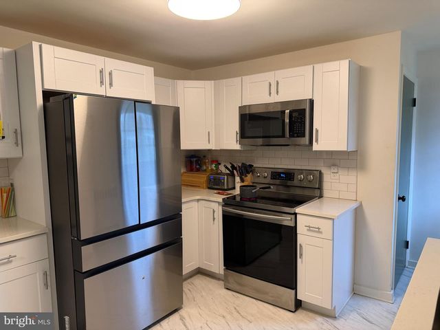 2441 BROOKSIDE LN, York, PA 17402