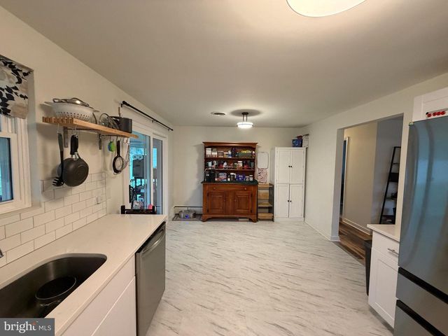 2441 BROOKSIDE LN, York, PA 17402