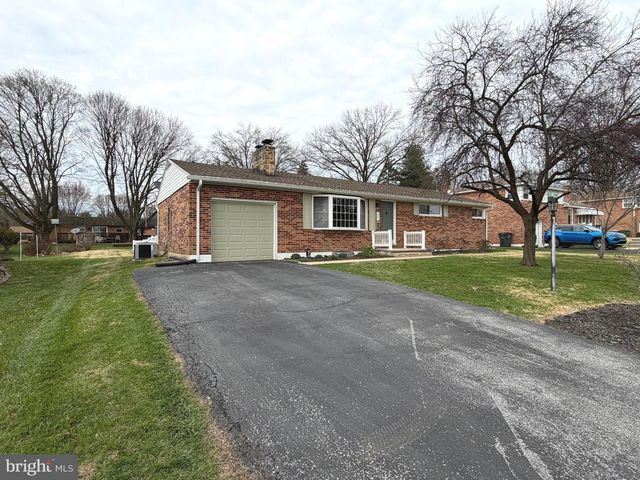 2441 BROOKSIDE LN, York, PA 17402