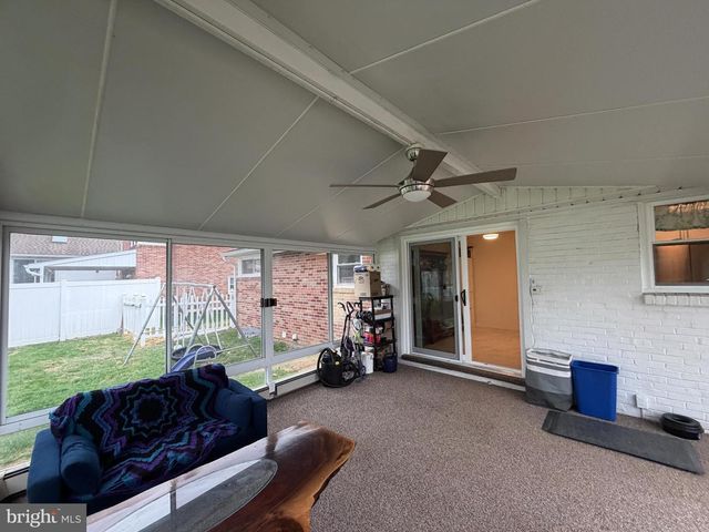 2441 BROOKSIDE LN, York, PA 17402