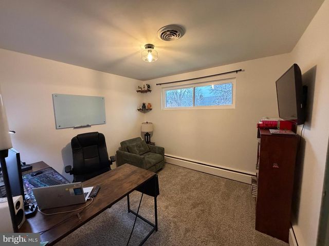 2441 BROOKSIDE LN, York, PA 17402