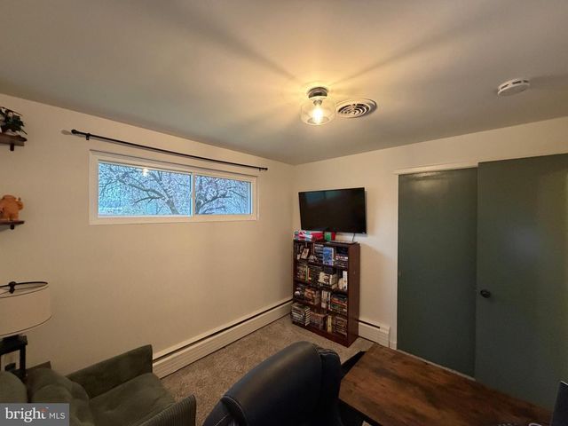 2441 BROOKSIDE LN, York, PA 17402