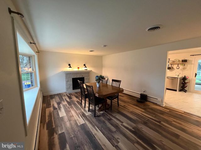 2441 BROOKSIDE LN, York, PA 17402