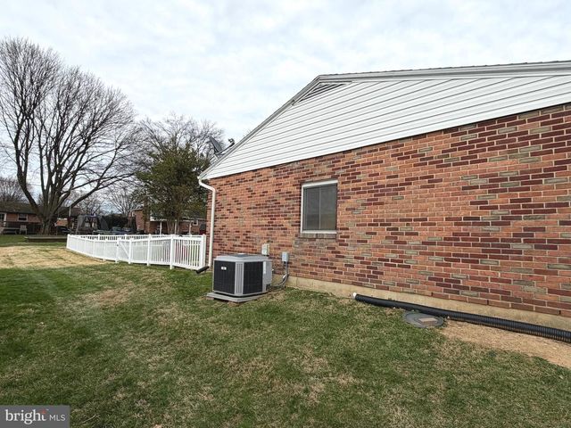 2441 BROOKSIDE LN, York, PA 17402