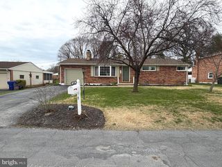 2441 BROOKSIDE LN, York, PA 17402