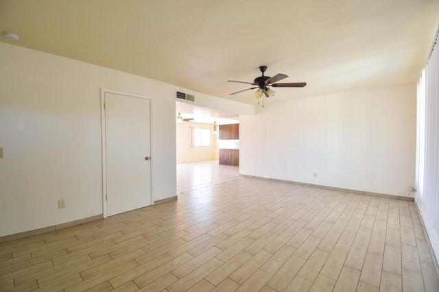 6819 N 64th Avenue, Glendale, AZ 85301