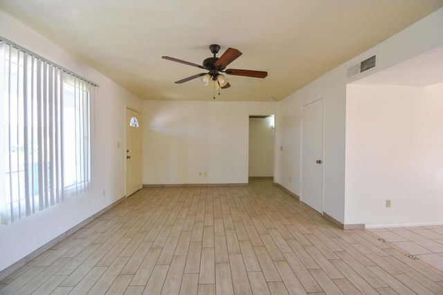 6819 N 64th Avenue, Glendale, AZ 85301