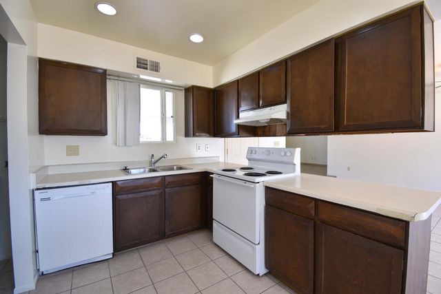 6819 N 64th Avenue, Glendale, AZ 85301