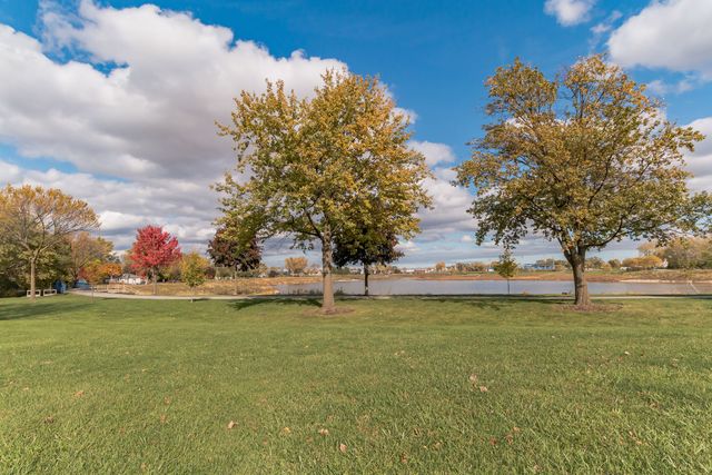 310 George Street 2SE, Bensenville, IL 60106