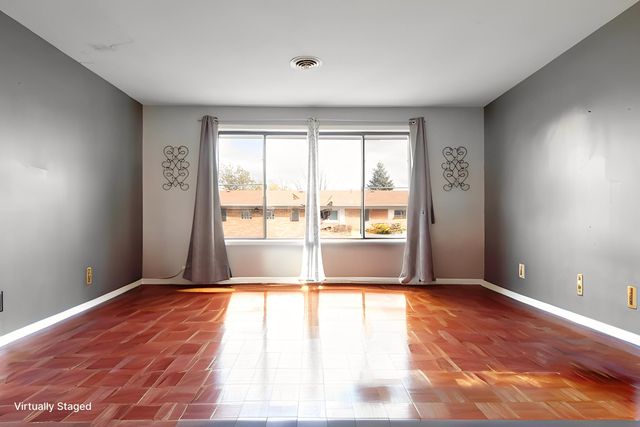 310 George Street 2SE, Bensenville, IL 60106