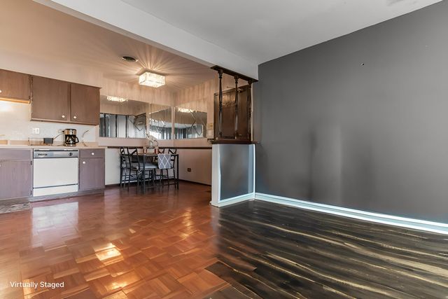 310 George Street 2SE, Bensenville, IL 60106