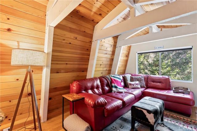 664 Circle, Lake Arrowhead, CA 92352