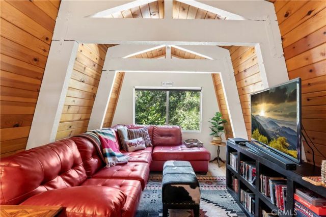 664 Circle, Lake Arrowhead, CA 92352