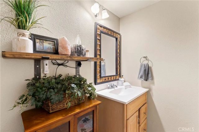 664 Circle, Lake Arrowhead, CA 92352