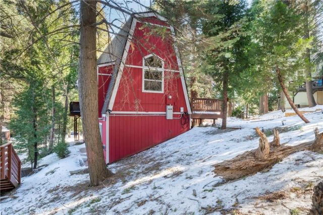 664 Circle, Lake Arrowhead, CA 92352