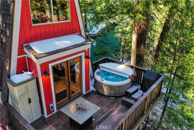 664 Circle, Lake Arrowhead, CA 92352