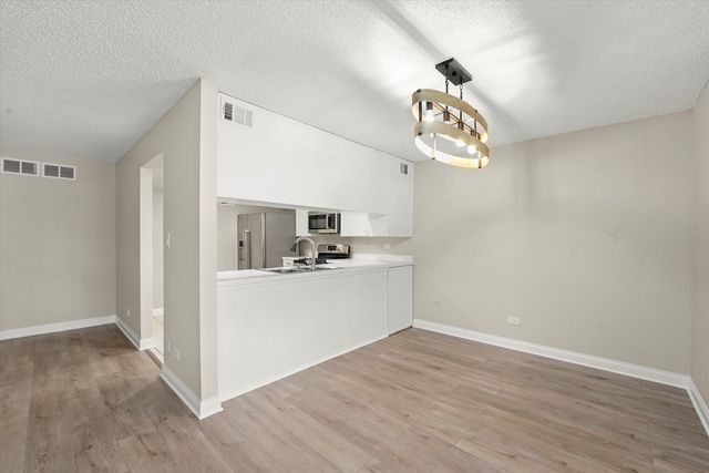 15713 Orlan Brook Drive 98, Orland Park, IL 60462