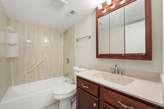 15713 Orlan Brook Drive 98, Orland Park, IL 60462