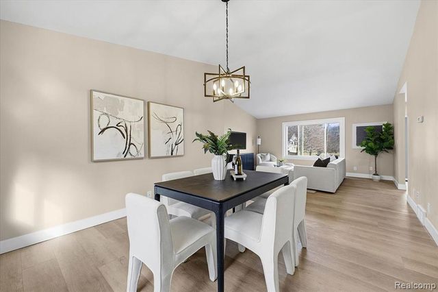 1709 Stirling Avenue, Pontiac, MI 48340